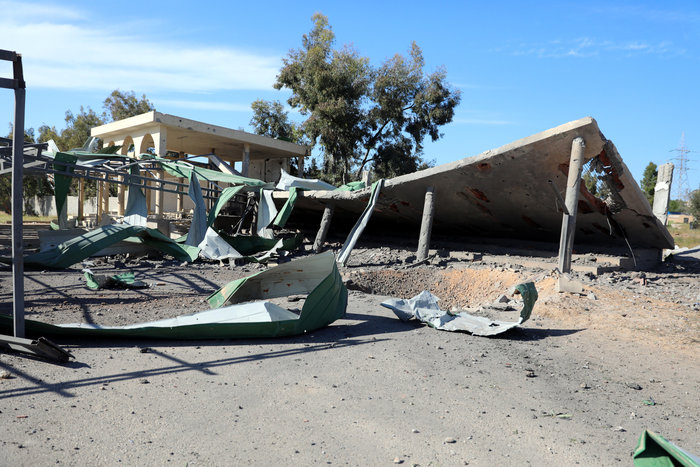 Λιβύη - Μάχη της Τρίπολης: 121 νεκροί, χιλιάδες εκτοπισμένοι