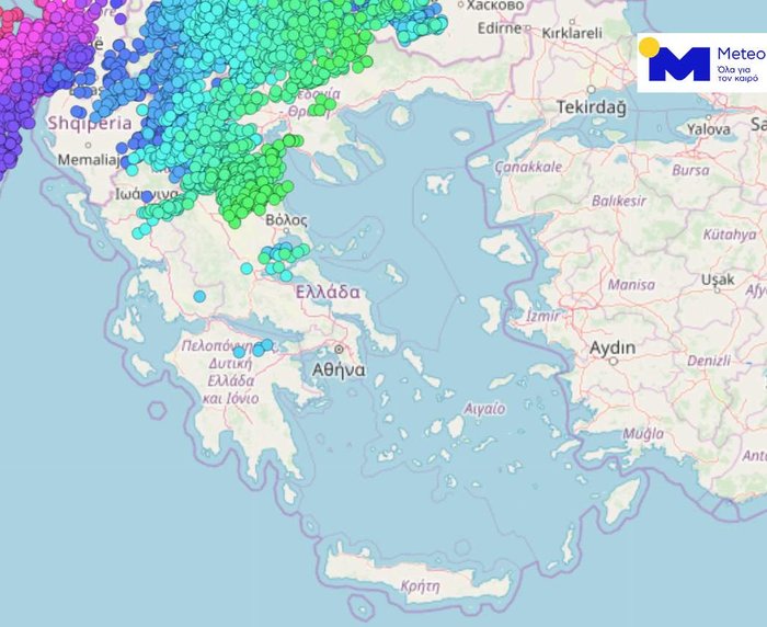 Χωρισμένη στα δύο η χώρα: 6.000 κεραυνοί στα βόρεια, 32°C στα νότια - εικόνα 2