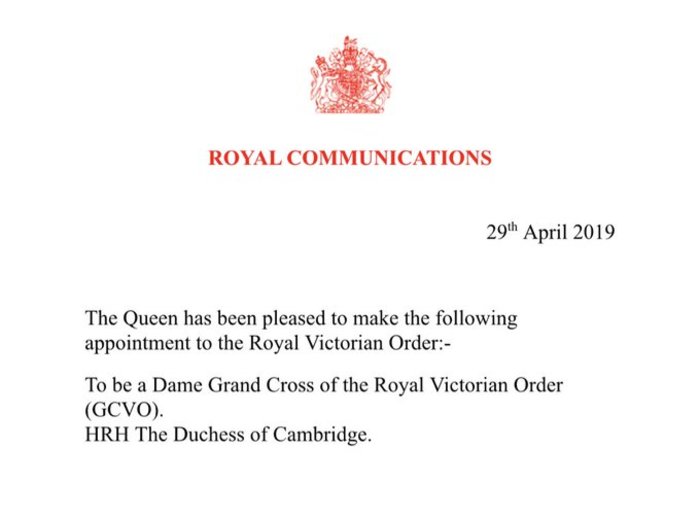 Η βασίλισσα Ελισάβετ δίνει την υψηλότερη διάκριση στην Κέιτ, το GCVO