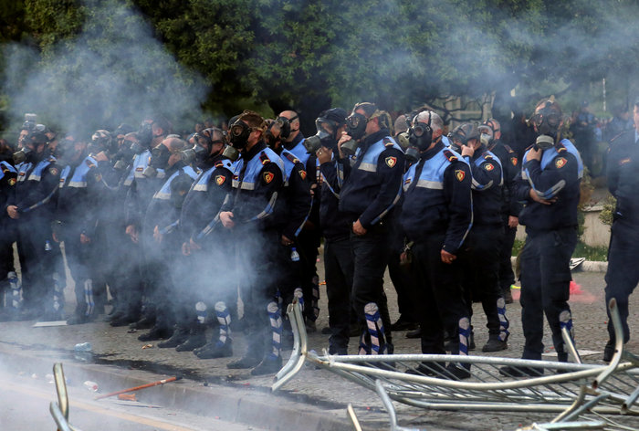 Τραυματίες στις αντικυβερνητικές διαδηλώσεις στην Αλβανία - εικόνα 2