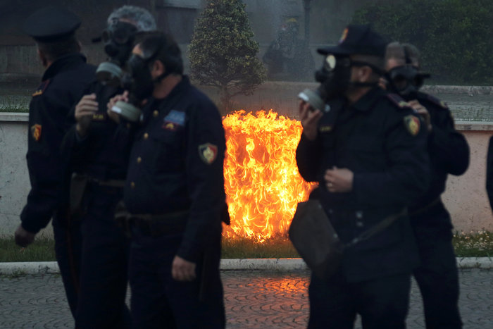 Τραυματίες στις αντικυβερνητικές διαδηλώσεις στην Αλβανία - εικόνα 3