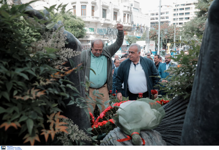 Ο ΣΥΡΙΖΑ τίμησε τον Γρηγόρη Λαμπράκη - Στεφάνια στο μνημείο (φωτό)