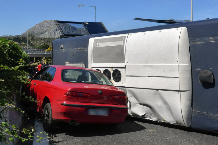 Στην κλούβα και ο 43χρονος που κατηγορείται για αποπλάνηση της 14χρονης - εικόνα 4
