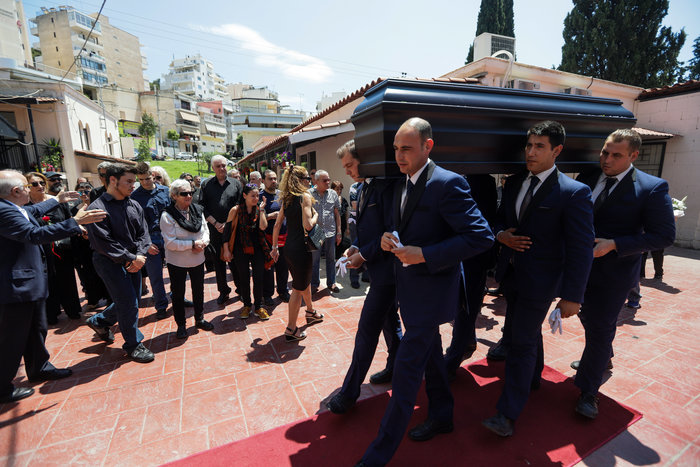 Συγκίνηση στο τελευταίο αντίο στον Κ.Ευρυπιώτη -Συντετριμμένη η οικογένεια - εικόνα 2