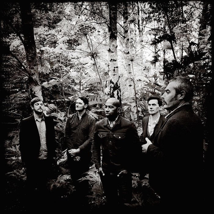 Το μαγικό καλειδοσκόπιο των Tindersticks στην καλοκαιρινή Αθήνα