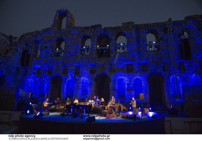 Μπέτυ Μπαζιάνα: Με αρχαιοελληνικό λουκ στη συναυλία της Loreena Mckennitt
