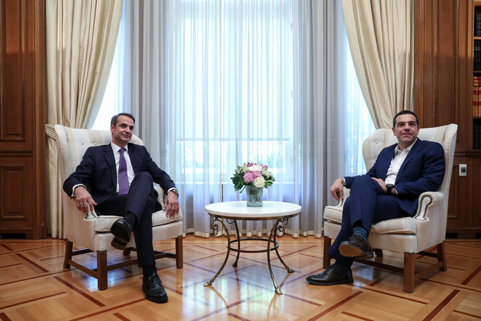 Η τελευταία selfie στο Μαξίμου:ο αποχαιρετισμός των συνεργατών - εικόνα 2