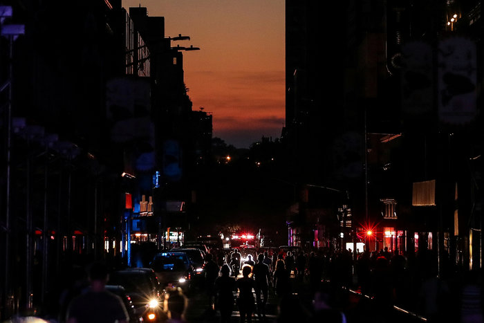 Μπλακ άουτ επί ώρες στη Νέα Υόρκη- στο σκοτάδι το Μανχάταν - εικόνα 2