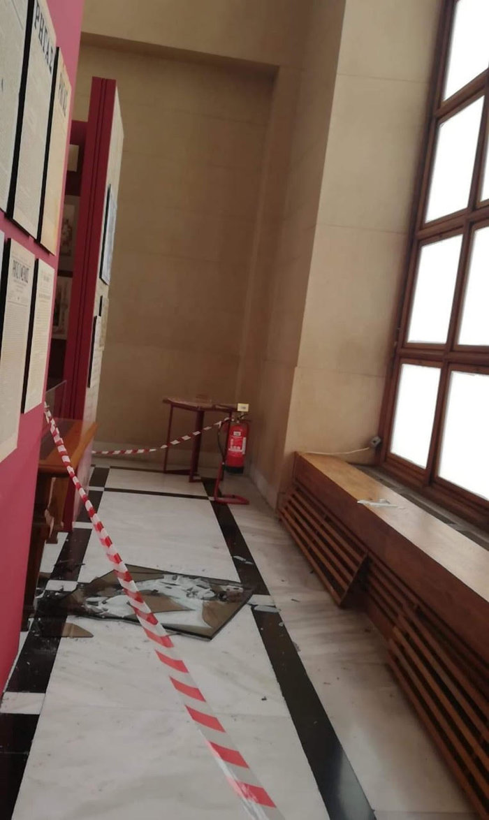 Μικρές υλικές ζημιές στο κτίριο της Βουλής από τον σεισμό - εικόνα 2