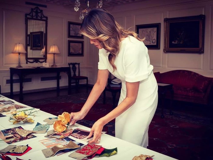 Εδώ ο κόσμος καίγεται και η Μελάνια άρχισε ετοιμασίες για τα Χριστούγεννα - εικόνα 2