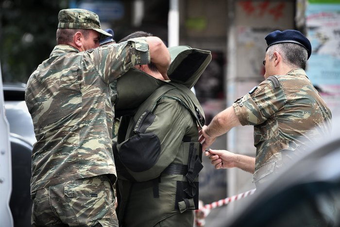 Συναγερμός στα Εξάρχεια για χειροβομβίδα του Β' Παγκοσμίου Πολέμου - εικόνα 4