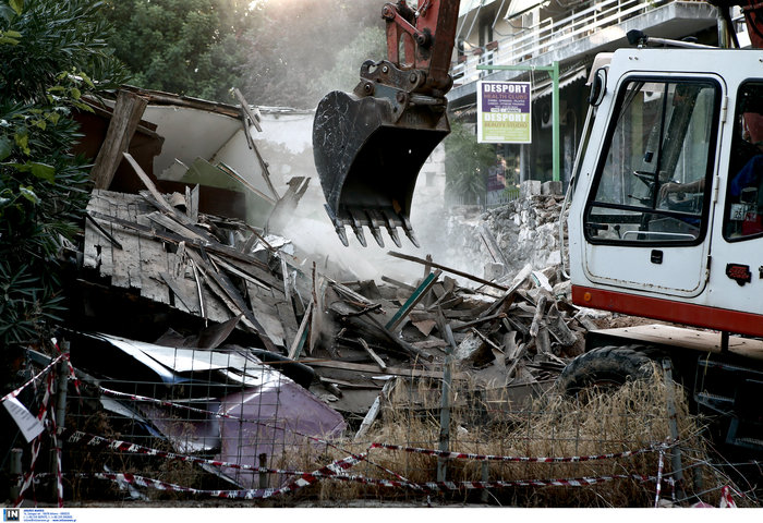 Ξεκίνησε η κατεδάφιση επικίνδυνων κτιρίων στην Αθήνα [Εικόνες] - εικόνα 2
