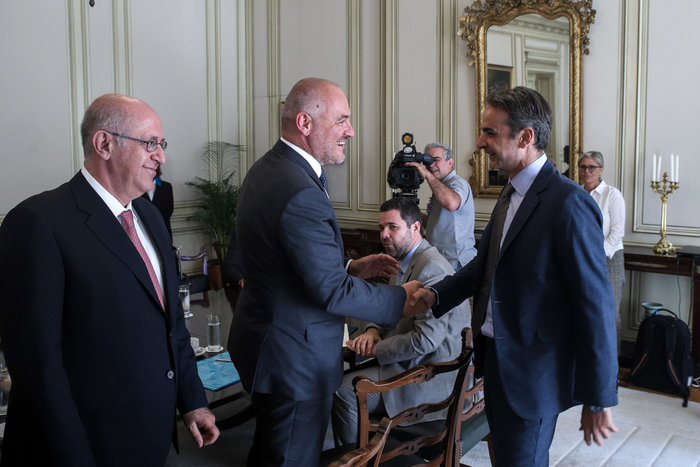 Συνάντηση του πρωθυπουργού με εκπροσώπους κοινωνικών εταίρων