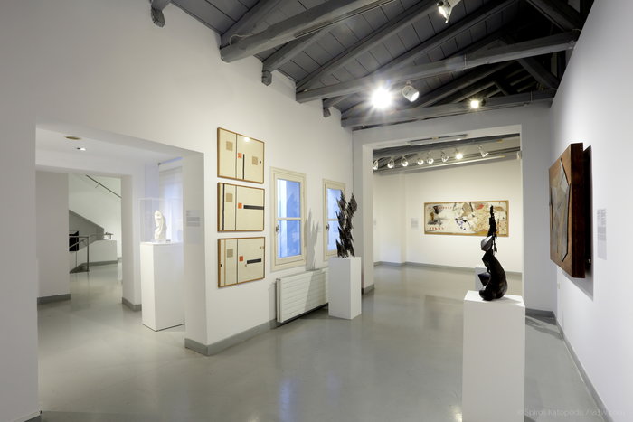 Μια σημαντική έκθεση για την ιστορία της ελληνικής αφαίρεσης