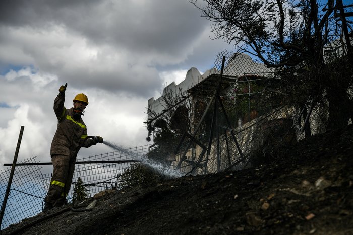 Λαγονήσι: Σε ύφεση η φωτιά - Μικρές ζημιές εξωτερικά σε σπίτια - εικόνα 5