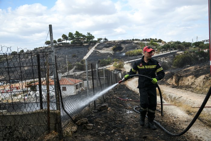 Λαγονήσι: Σε ύφεση η φωτιά - Μικρές ζημιές εξωτερικά σε σπίτια - εικόνα 6