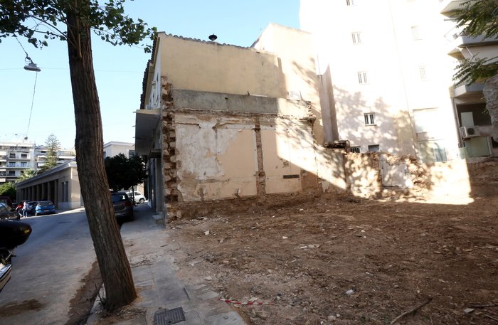 Κατεδαφίστηκε μια από τις πιο ιστορικές ταβέρνες της Αθήνας