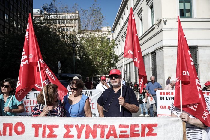 Συγκέντρωση συνταξιούχων στην πλατεία Κοτζιά - εικόνα 3