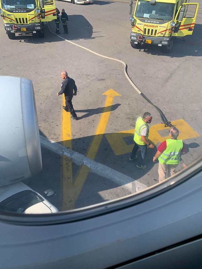 Απίστευτο: Αεροπλάνο τράκαρε με αυτοκίνητο στο Ηράκλειο - εικόνα 2