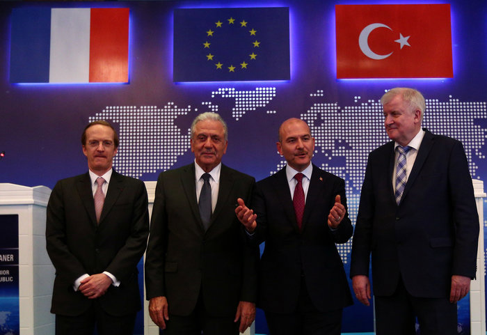 Ο Ζεεχόφερ ευχαριστεί την Αγκυρα και υπόσχεται βοήθεια για το προσφυγικό