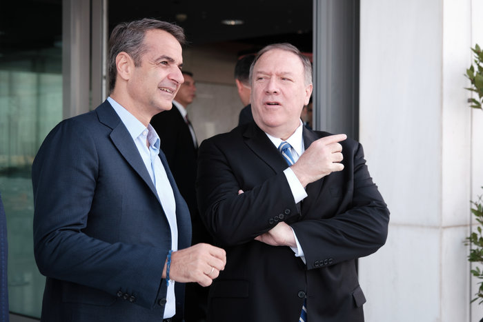 Πρωϊνό Πομπέo με Μητσοτάκη και μετά στη Μητρόπολη [Eικόνες]