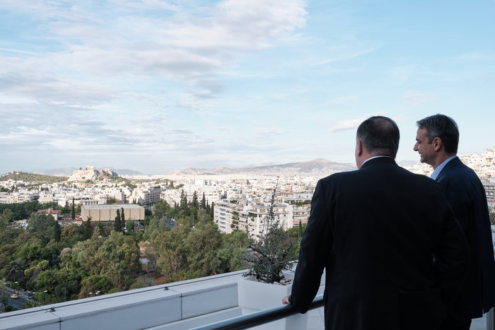 Πρωϊνό Πομπέo με Μητσοτάκη και μετά στη Μητρόπολη [Eικόνες] - εικόνα 6