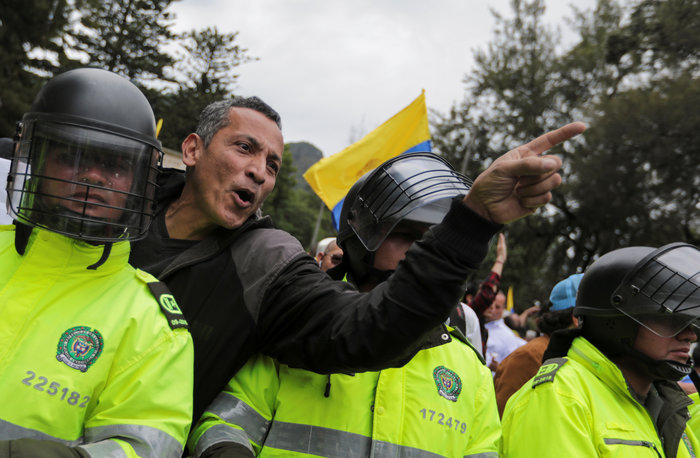 Κολομβία: Ο πρώην πρόεδρος κατέθεσε για δεσμούς με το παρακράτος (φωτό) - εικόνα 3