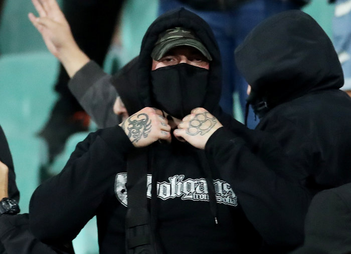 Ρατσιστικά συνθήματα και ναζιστικοί χαιρετισμοί στη Σόφια - εικόνα 6