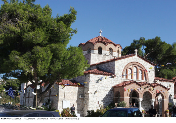 Το τελευταίο αντίο στη σπουδαία σχεδιάστρια Σοφία Κοκοσαλάκη στην Κηφισιά - εικόνα 2