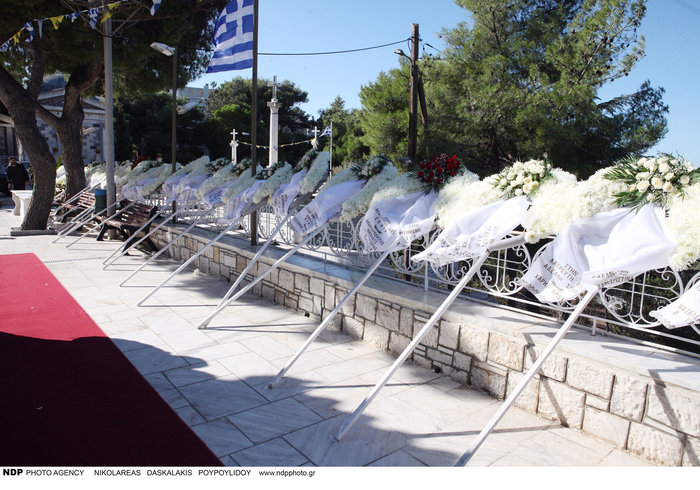 Το τελευταίο αντίο στη σπουδαία σχεδιάστρια Σοφία Κοκοσαλάκη στην Κηφισιά - εικόνα 7