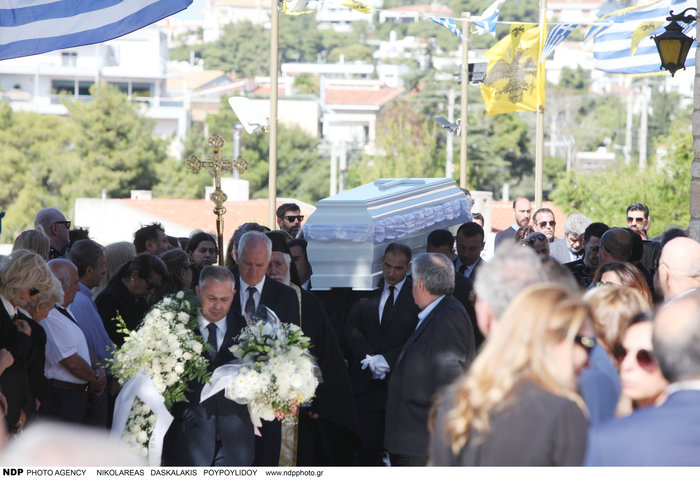 Το τελευταίο αντίο στη σπουδαία σχεδιάστρια Σοφία Κοκοσαλάκη στην Κηφισιά - εικόνα 4