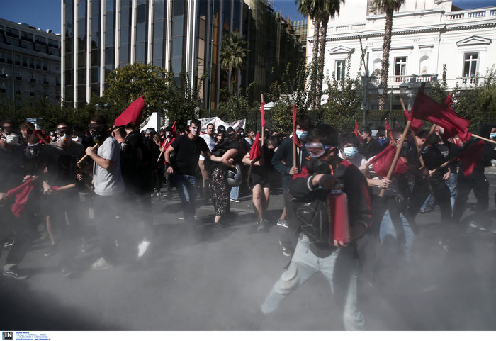 Ένταση και χημικά στις πορείες σε Αθήνα και Θεσσαλονίκη - εικόνα 7