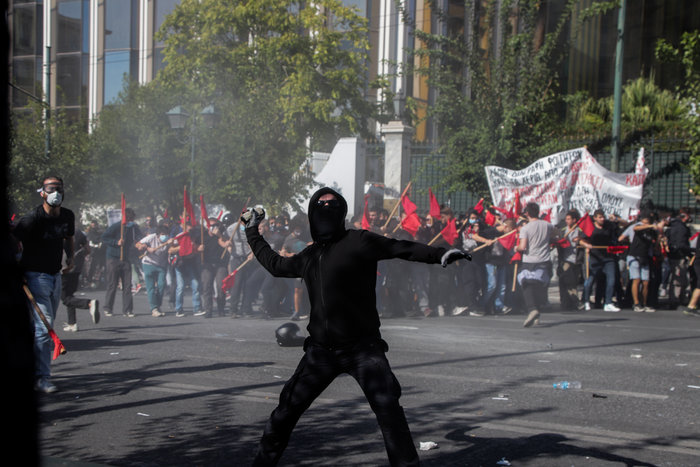 Ένταση και χημικά στις πορείες σε Αθήνα και Θεσσαλονίκη - εικόνα 6