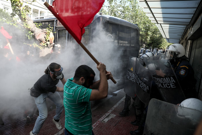 Ένταση και χημικά στις πορείες σε Αθήνα και Θεσσαλονίκη - εικόνα 9