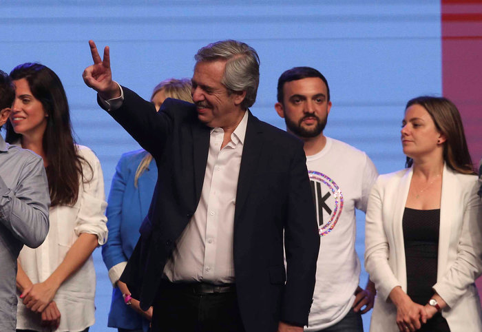 H επιστροφή των περονιστών στην Αργεντινή - Νίκη του Αλμπέρτο Φερνάντες
