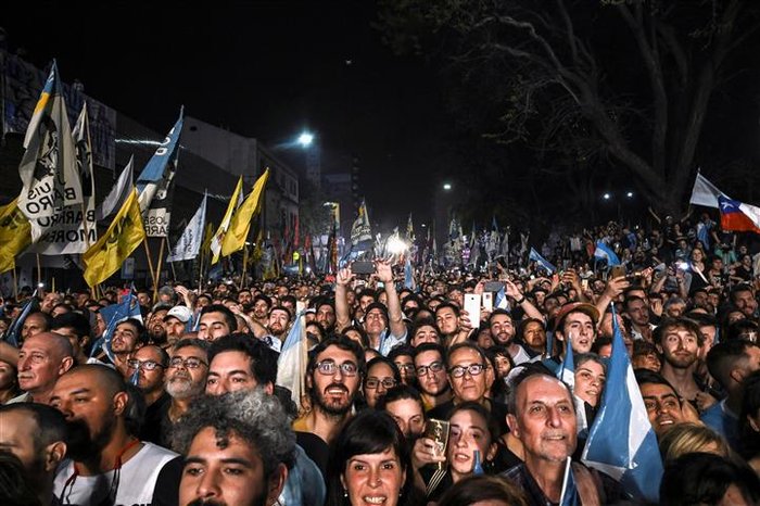 H επιστροφή των περονιστών στην Αργεντινή - Νίκη του Αλμπέρτο Φερνάντες - εικόνα 3