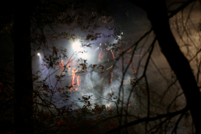 Οι φωτιές στην Καλιφόρνια απειλούν τις συνοικίες των celebrities