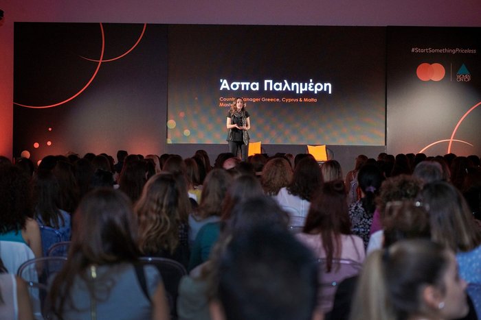 Η Άσπα Παλημέρη στη σκηνή του Live A Legacy
