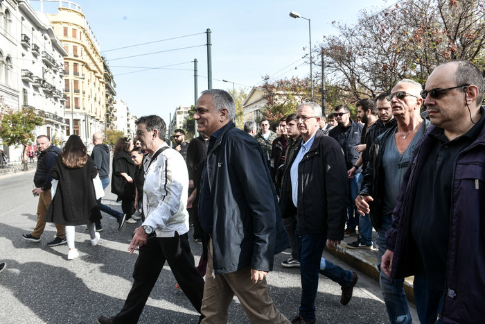 Καταθέτουν στεφάνια στο Πολυτεχνείο [Εικόνες] - εικόνα 5