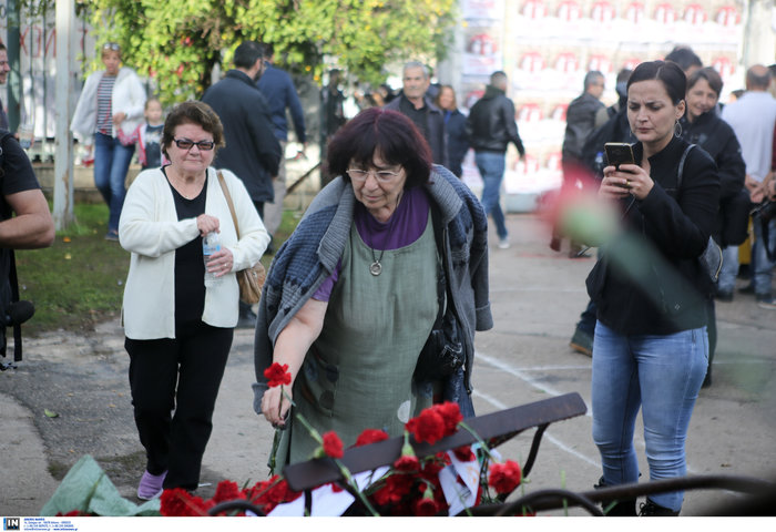 Καταθέτουν στεφάνια στο Πολυτεχνείο [Εικόνες] - εικόνα 6