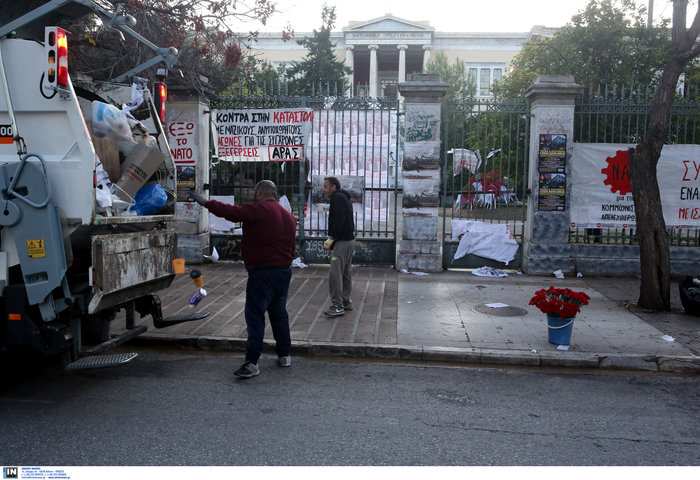 Καταθέτουν στεφάνια στο Πολυτεχνείο [Εικόνες] - εικόνα 7