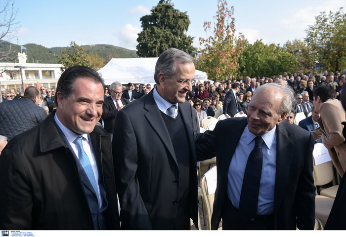 Αποκαλυπτήρια ανδριάντα Καραμανλή: Παρών το μισό υπουργικό