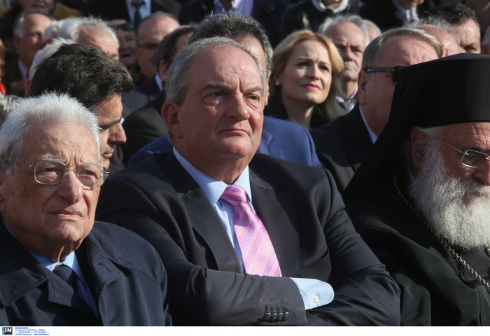 Αποκαλυπτήρια ανδριάντα Καραμανλή: Παρών το μισό υπουργικό - εικόνα 3