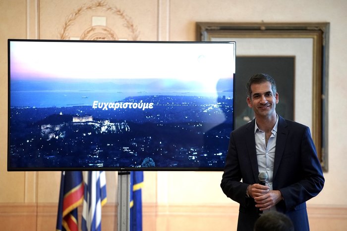 «Υιοθέτησε την Πόλη σου»: Η Αθήνα φωταγωγείται όσο ποτέ στο παρελθόν