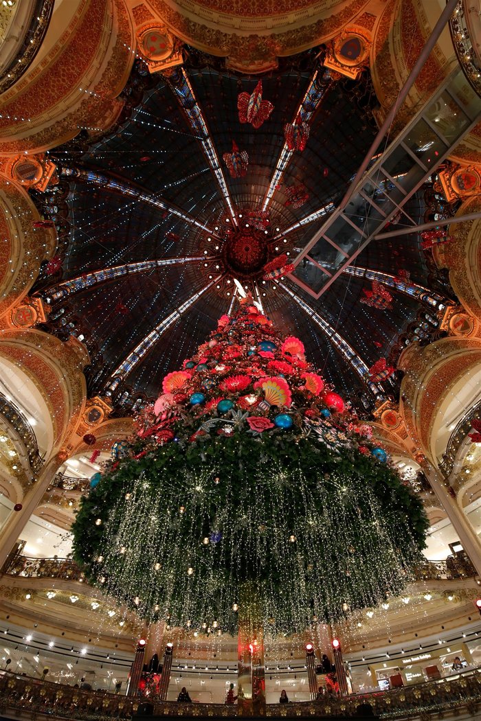Ο εκθαμβωτικός στολισμός των Galeries Lafayette στο Παρίσι - εικόνα 10