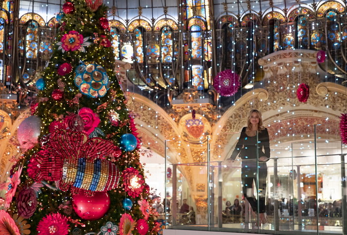 Ο εκθαμβωτικός στολισμός των Galeries Lafayette στο Παρίσι - εικόνα 12