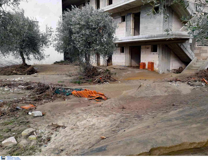 Eπιχείρηση απεγκλωβισμού κατοίκων στη Θάσο [εικόνες] - εικόνα 4