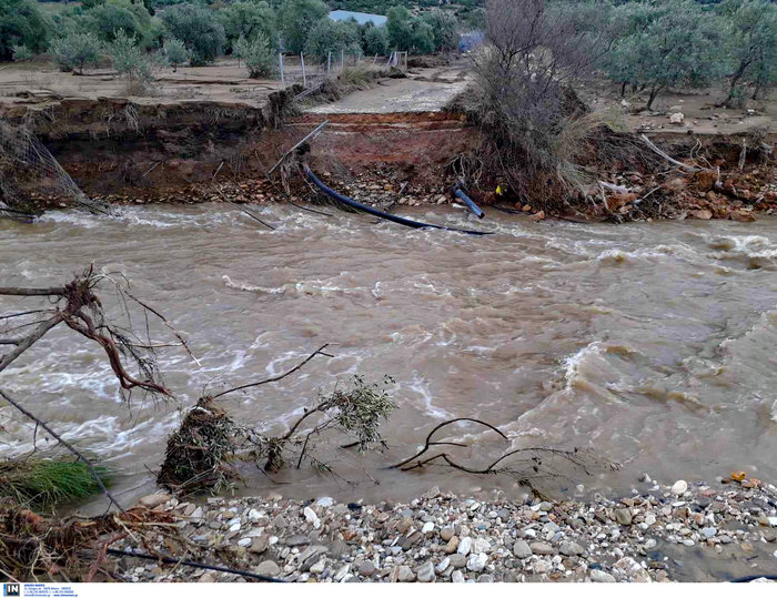 Eπιχείρηση απεγκλωβισμού κατοίκων στη Θάσο [εικόνες] - εικόνα 8