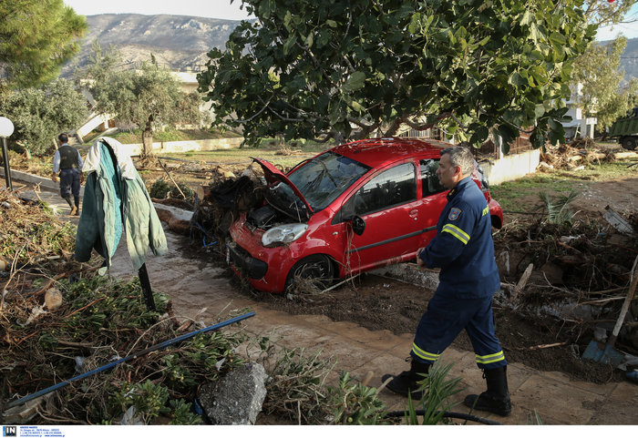 Η Κινέτα μετρά τις πληγές της, μάχη με τις λάσπες [εικόνες] - εικόνα 5