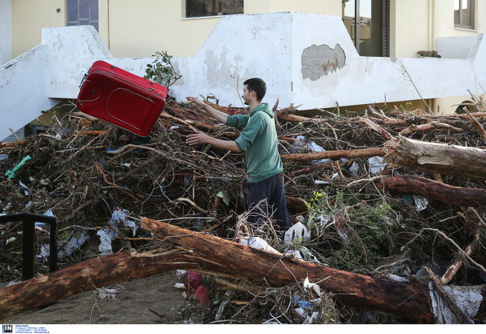 Η Κινέτα μετρά τις πληγές της, μάχη με τις λάσπες [εικόνες] - εικόνα 12